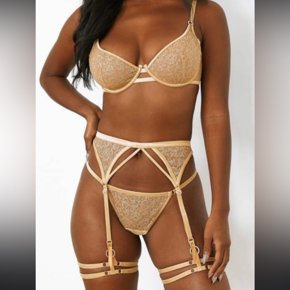 LOUNGE Intimates Lingerie Set